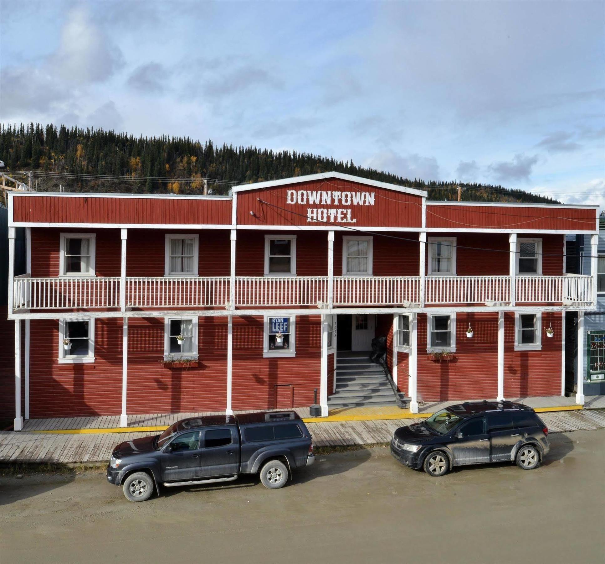 The Downtown, A Coast Hotel Dawson City Esterno foto